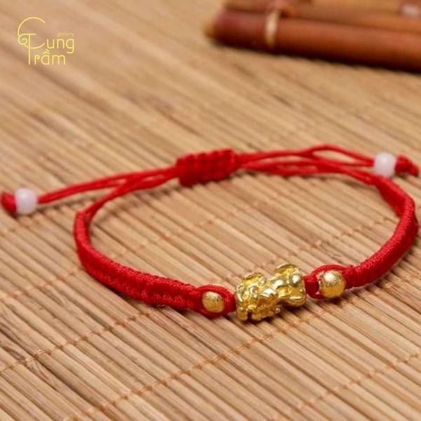 Vòng chỉ đỏ kết hợp Kim Bài/Tỳ Hưu