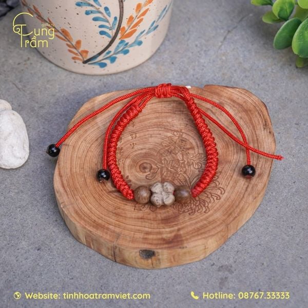 Ý nghĩa vòng tay chỉ đỏ trong Phật Giáo