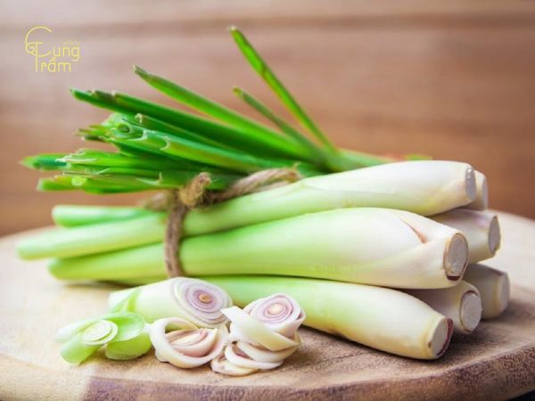 Xông nhà bằng sả tươi