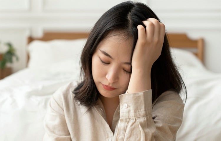Ngủ đủ giấc nhưng cơ thể vẫn mệt mỏi do căng thẳng kéo dài