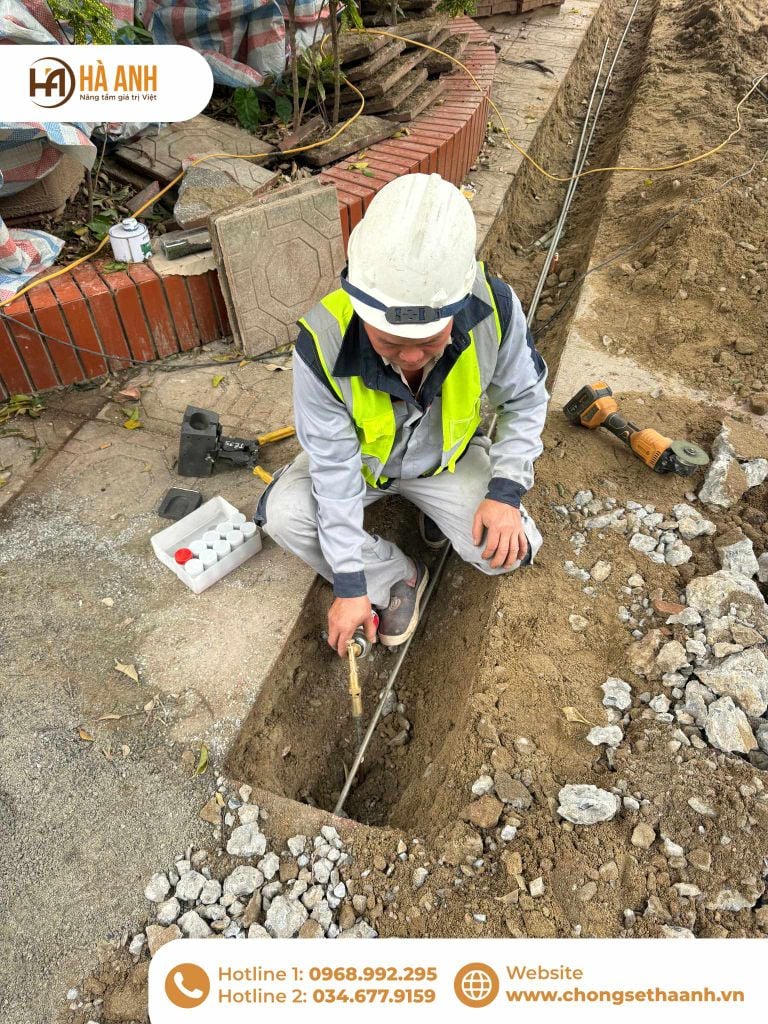 Hàn hóa nhiệt kết nối dây thoát sét với cọc tiếp địa đảm bảo dẫn điện an toàn lâu dài