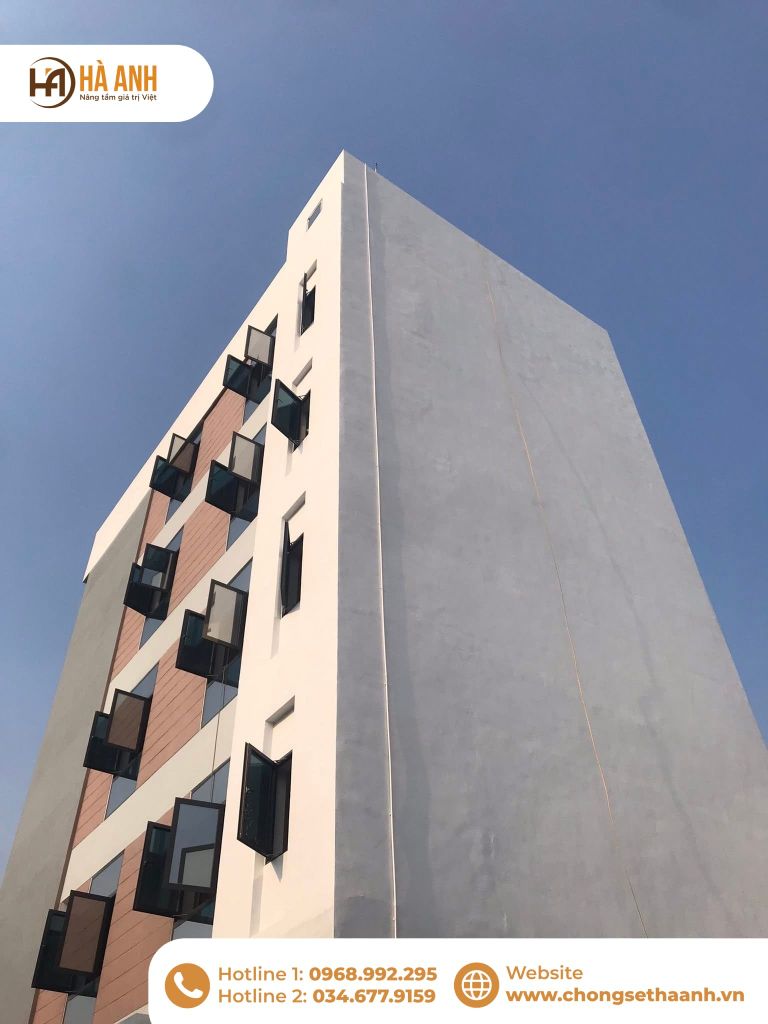 Hai đường dây thoát sét M50 Cadisun dẫn sét an toàn xuống bãi tiếp địa ngân hàng