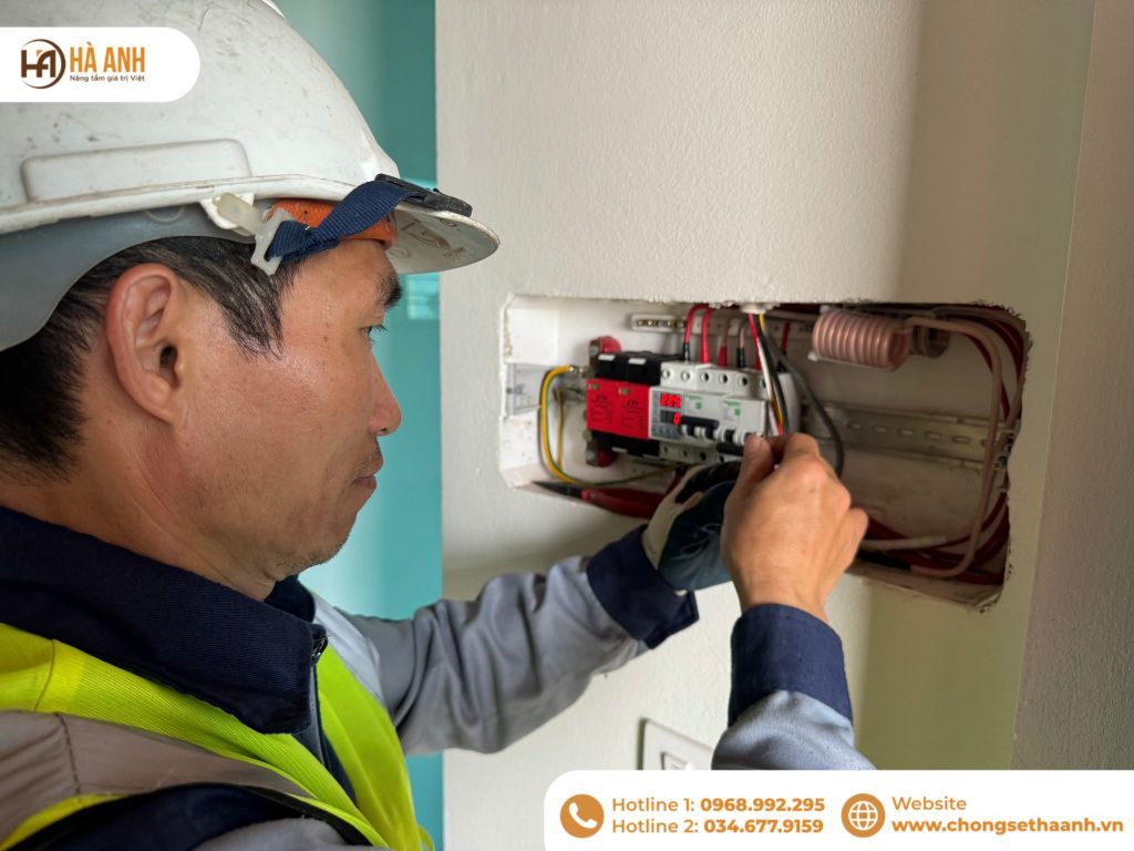 Tủ cắt lọc sét lan truyền bảo vệ thiết bị điện trong nhà mái Nhật khỏi sét đánh