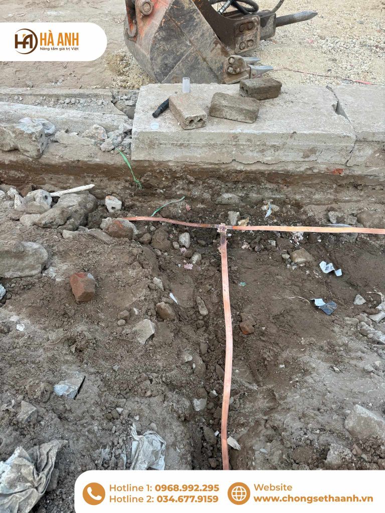 Hàn hóa nhiệt cọc tiếp địa với dây thoát sét dẹt bảng đồng 25x3 cho công trình ngân hàng