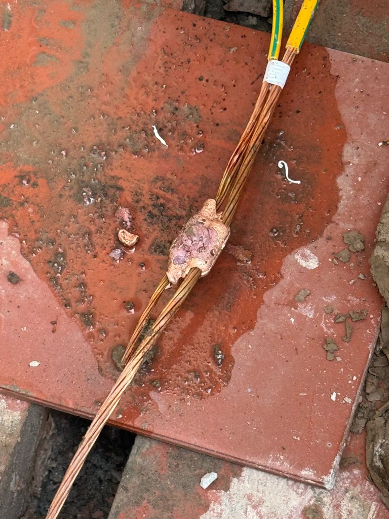 Thi công bãi tiếp địa an toàn điện cho phòng khám đạt điện trở dưới 4 Ohm