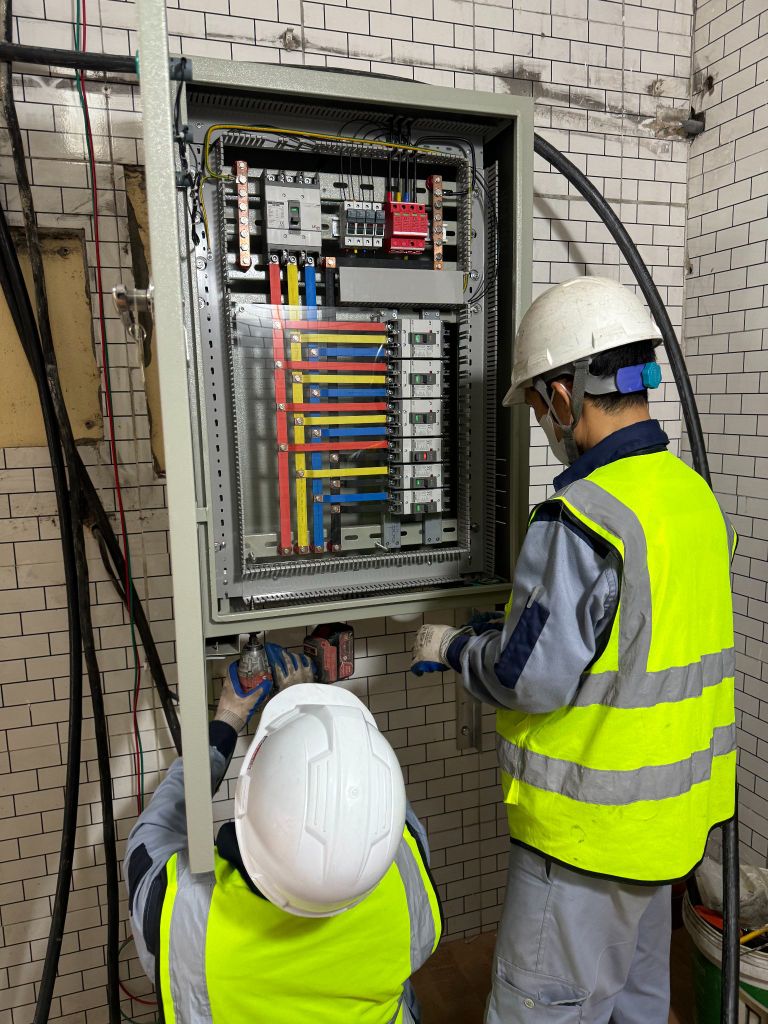 Tủ điện phân phối điện cho các phòng chức năng phòng khám Đức Nhân Đường