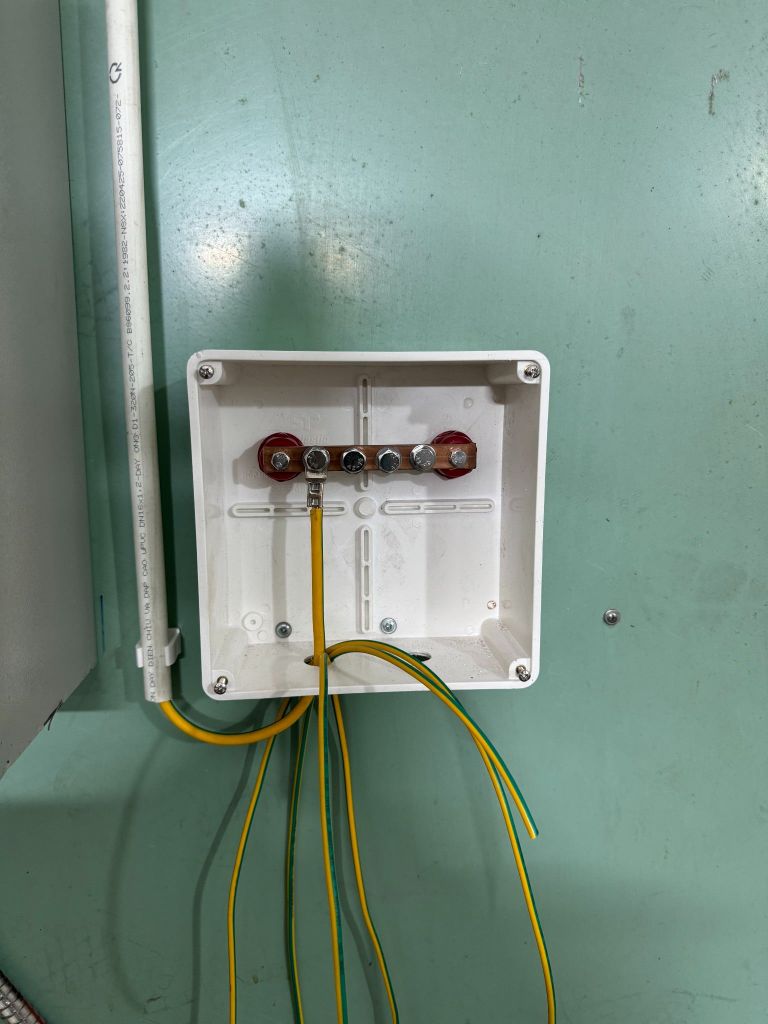 Tiếp địa an toàn điện cho máy nấu thuốc đảm bảo an toàn vận hành