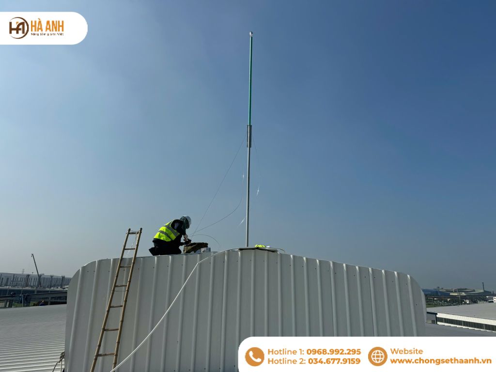 Lắp đặt kim thu sét trên ống thủy tinh cách điện cao 3m tại Phố Nối A Hưng Yên