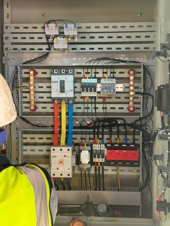 Tủ điện chống sét lan truyền điện áp 3 pha do Chống Sét Hà Anh lắp đặt