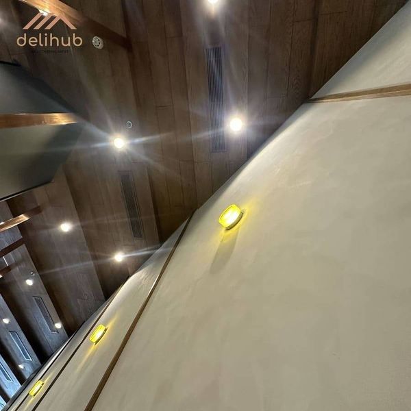 Starbucks Vạn Hạnh Mall,