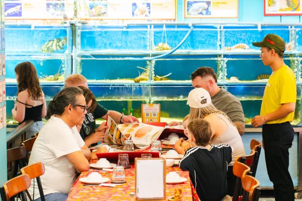 Finding a good, high-quality restaurant that's open 24/7 in Bui Vien is not easy at all.