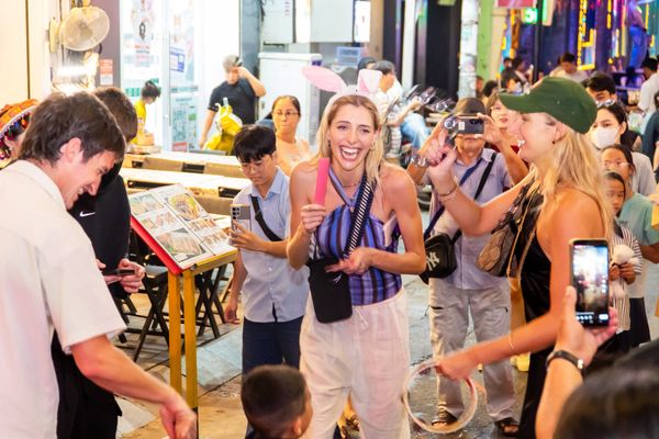 The street atmosphere at night is incredibly cool and relaxing, making it a favorite among tourists.