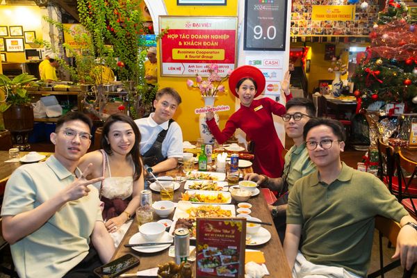 The restaurant's atmosphere is incredibly comfortable.