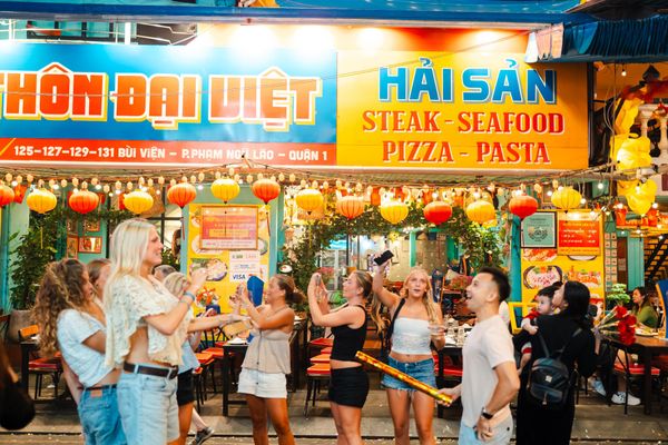 Nhà hàng Nông Thôn Đại Việt - vị trí trung tâm Bùi Viện