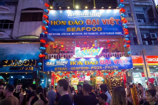 Không gian nhà hàng rộng rãi, sức chứa lớn