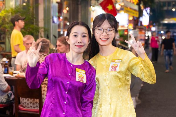 Nhân viên nhà hàng Công Chúa Bánh Mì chuyên nghiệp