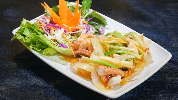 Stir-fried octopus with celery and green onions