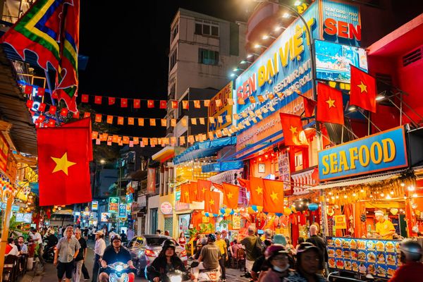 Không gian phố Tây Bùi Viện trong dịp Tết 2026 vô cùng lung linh