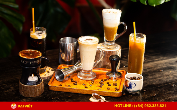 Ăn sáng xong thì bạn có thể kêu thêm ly cafe, vừa nhâm nhi vừa ngắm nhìn đường phố