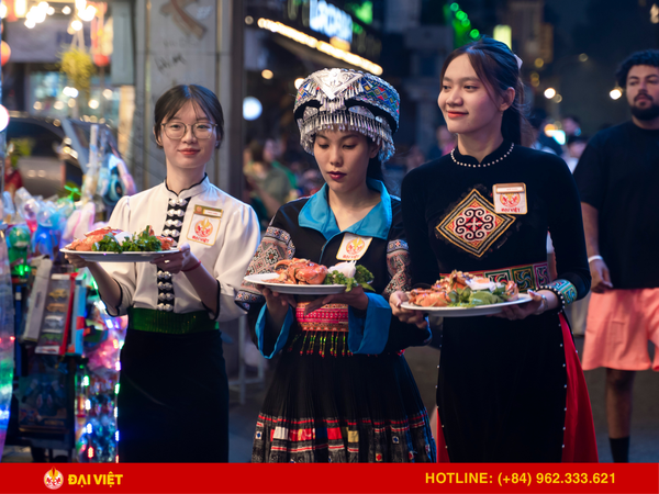 Khách ngồi tại nhà hàng có thể tận hưởng ngắm phố Tây Bùi Viện thoải mái