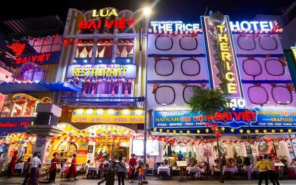 Ẩm thực á âu đa dạng tại nhà hàng Đại Việt