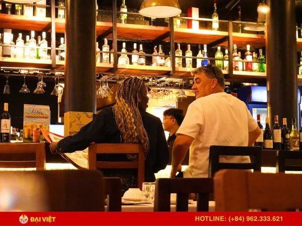 The nightlife dining scene in Dai Viet restaurant