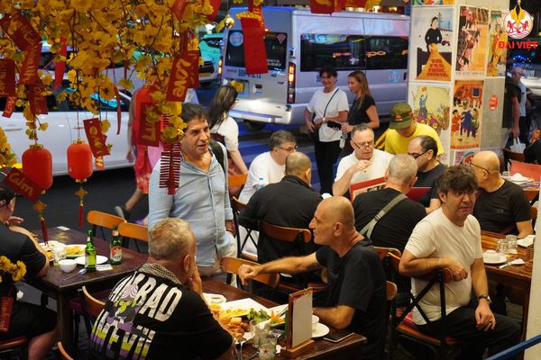 Nhà hàng Đại Việt không chỉ là nơi ăn uống mà còn mang đến trải nghiệm đậm văn hóa Việt ngay giữa lòng phố Tây