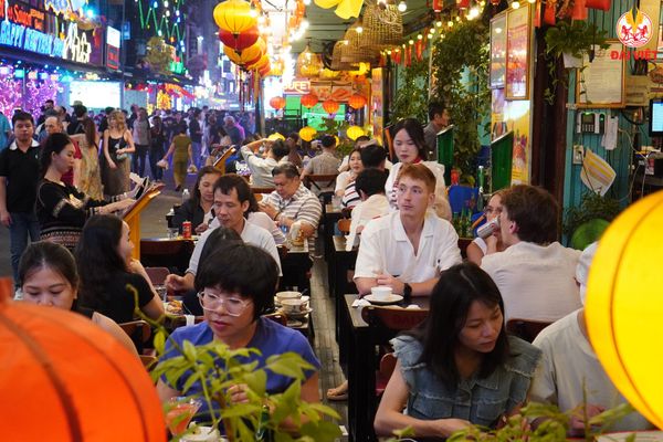 Không gian nhà hàng được lòng cả du khách Việt lẫn khách quốc tế