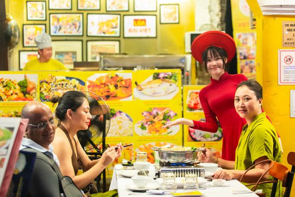 Đại Việt - nhà hàng quận 1 được đông đảo du khách yêu thích khi trải nghiệm