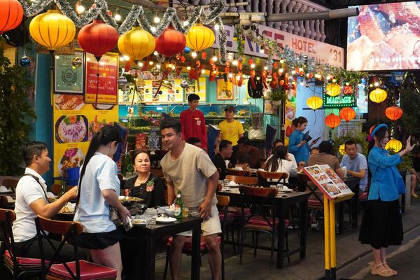 Visit Nong Thon Dai Viet Restaurant today to enjoy delicious food!