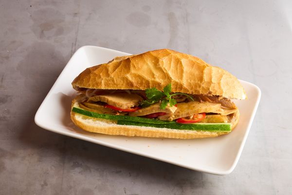 Bánh mì thịt gà