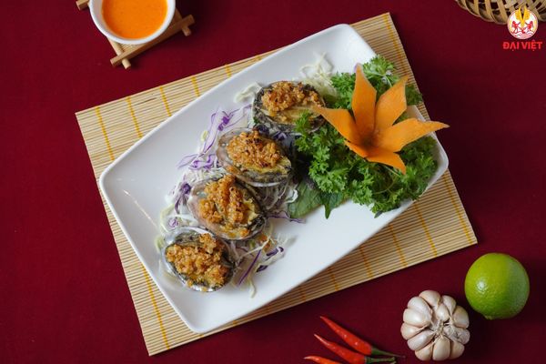Bào ngư nướng bơ tỏi tại nhà hàng Đại Việt