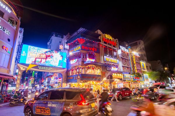 Nhà hàng Lúa Đại Việt - vị trí địa lý đắc địa ngay ngã tư Bùi Viện và Đề Thám