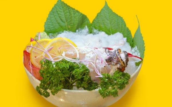 Sashimi cá mặt quỷ tại Cua Đại Việt được nhập khẩu từ  nguyên liệu tươi sống, chất lượng