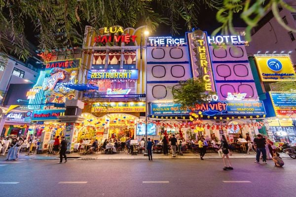 Gạo Đại Việt nằm ngay vị trí đắc địa, thuận tiện di chuyển sang các địa điểm ăn chơi khác