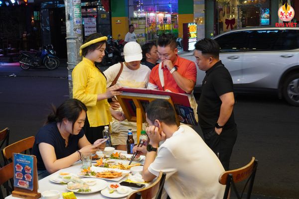 Nhân viên được đào tạo có quy trình rõ ràng, phục vụ bài bản