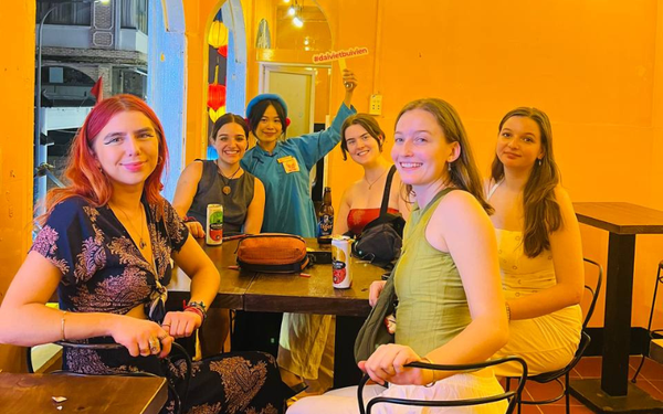 Mỗi ngày, Công Chúa Bánh Mì thu hút đông đảo khách du lịch trong nước và quốc tế