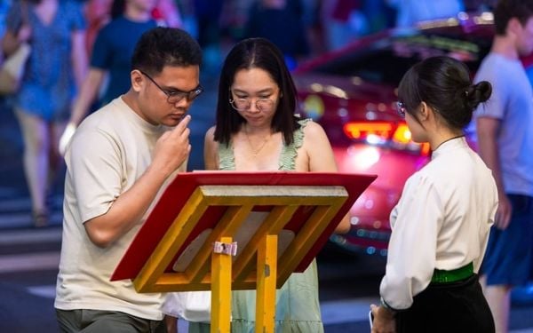 Cua Đại Việt nằm ở vị trí đắc địa, ngay tại phố Tây Bùi Viện