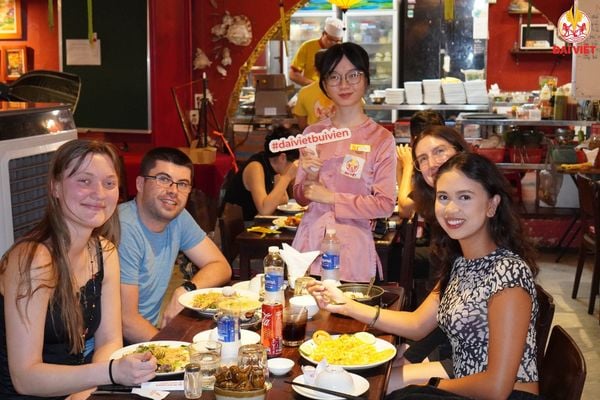 If you're traveling to Saigon and don't know where to eat, head straight to Sen Dai Viet restaurant.