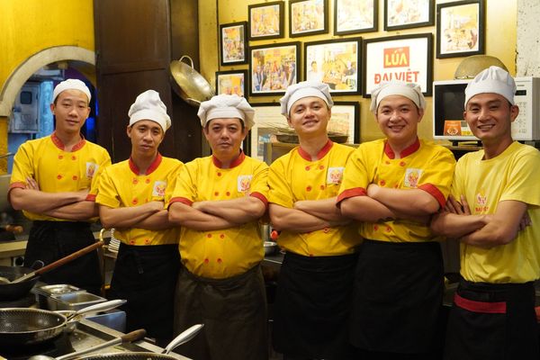 Đầu bếp nhà hàng chuyên nghiệp