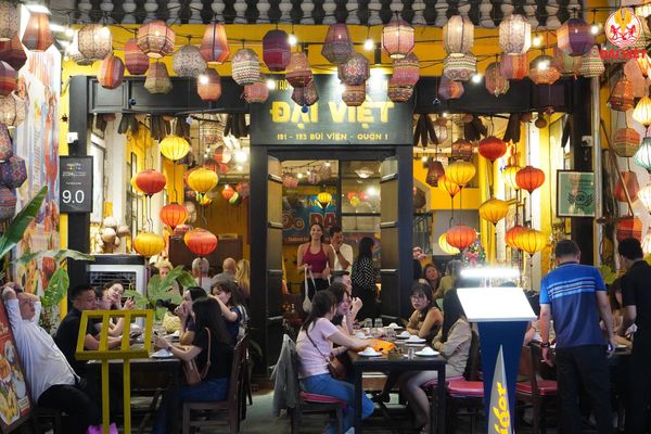 Vị trí tại phố đi bộ nhộn nhịp, thuận tiện di chuyển