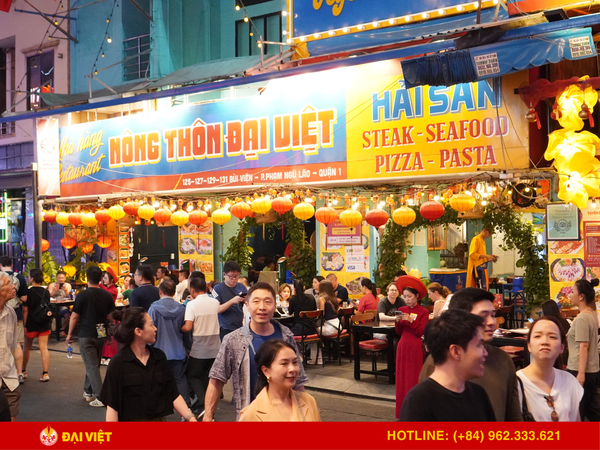 Không gian nhà hàng mang đậm chất Việt
