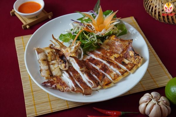 Customers should choose restaurants with diverse menus to suit the tastes of most people