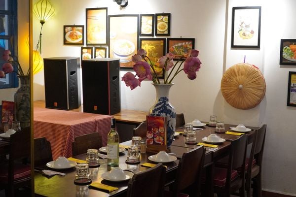 Không gian bên trong được bài trí vô cùng bắt mắt, gần gũi