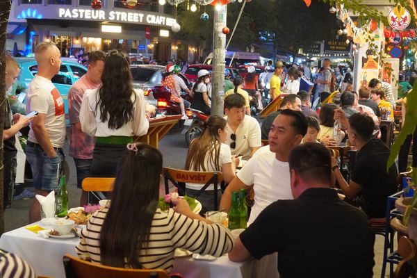 Come to Gao Dai Viet Restaurant to experience delicious food this Valentine's Day