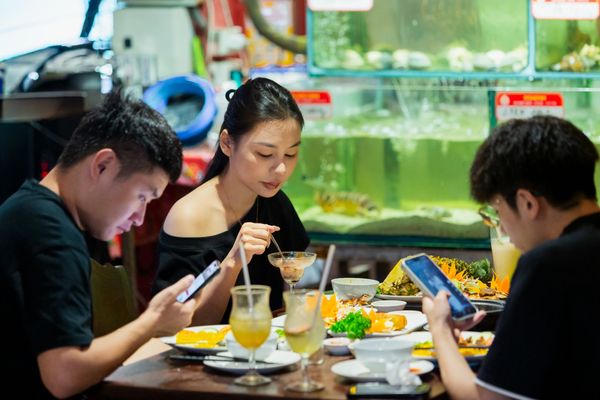 Không gian nhà hàng quận 1 tinh tế, có gu, khách có thể tiếp được nhiều tệp khách khác nhau