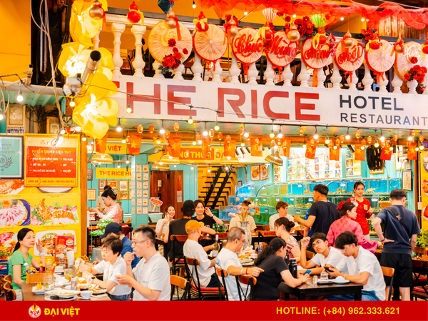 When you visit Saigon, be sure to stop by Dai Viet restaurant to enjoy delicious and diverse cuisine