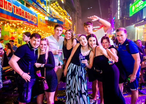 Phố Tây Bùi Viện có đa dạng hoạt động giải trí cho du khách