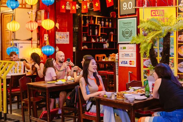 Không gian nhà hàng mang lại cảm giác thoải mái cho du khách