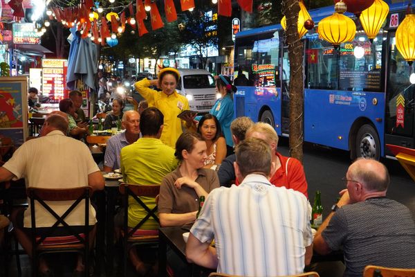 Ăn khuya Sài Gòn - trải nghiệm đáng thử cho mọi du khách khi đến thành phố không ngủ này